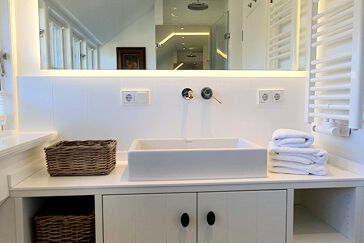 Sjüürenwai Hues Narwal